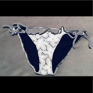 S Victoria’s Secret Ruffle Bikini Bottom